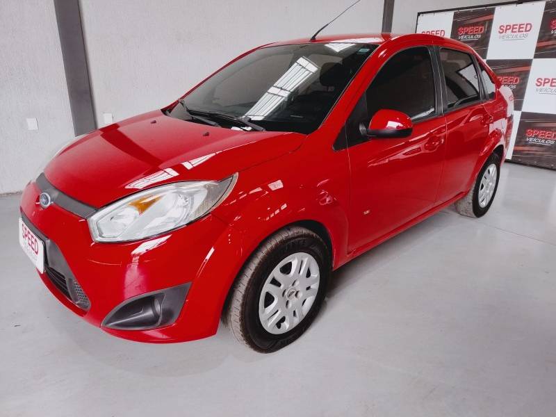 FORD - FIESTA - 2013/2014 - Vermelha - R$ 38.900,00