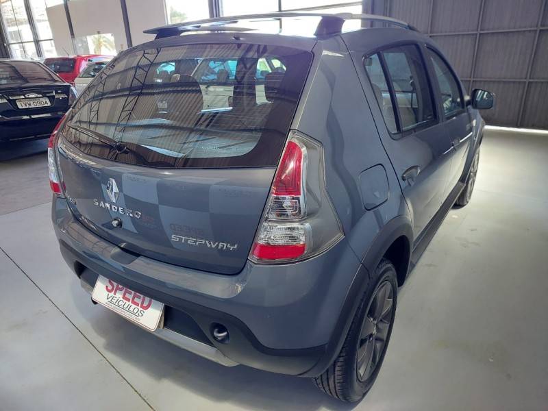 RENAULT - SANDERO - 2012/2012 - Cinza - R$ 39.900,00