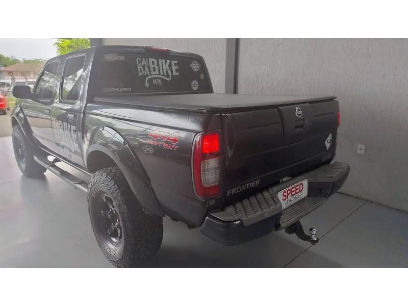 NISSAN - FRONTIER - 2005/2006 - Preta - R$ 57.500,00