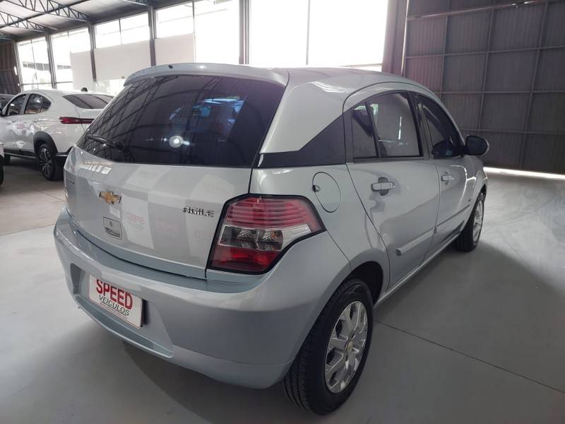 CHEVROLET - AGILE - 2010/2011 - Prata - R$ 36.900,00