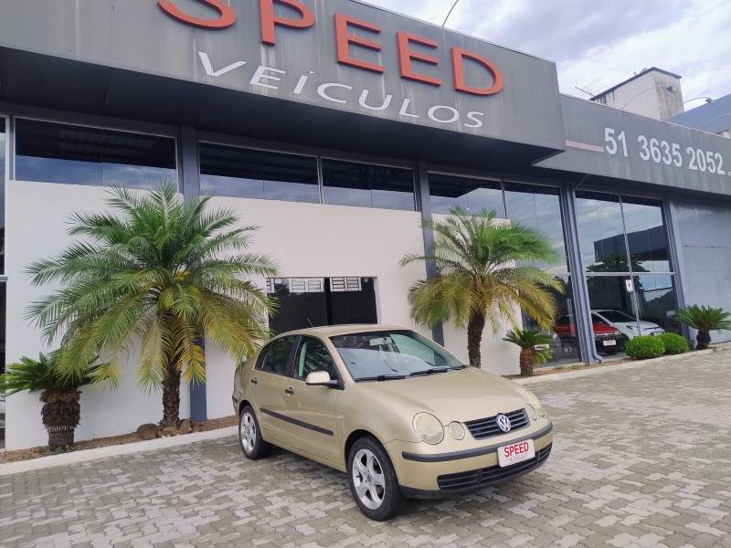 VOLKSWAGEN - POLO SEDAN - 2003/2003 - Bege - R$ 23.900,00