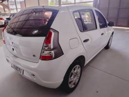 RENAULT - SANDERO - 2013/2014 - Branca - R$ 36.900,00