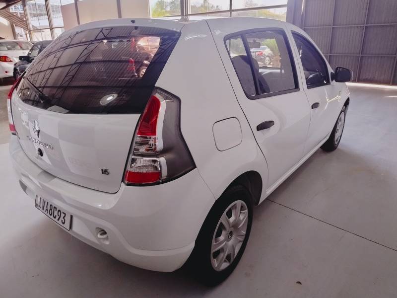 RENAULT - SANDERO - 2013/2014 - Branca - R$ 36.900,00