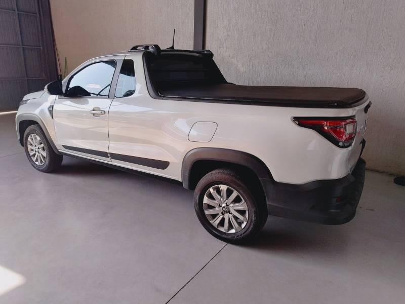 FIAT - STRADA - 2021/2022 - Prata - R$ 83.900,00