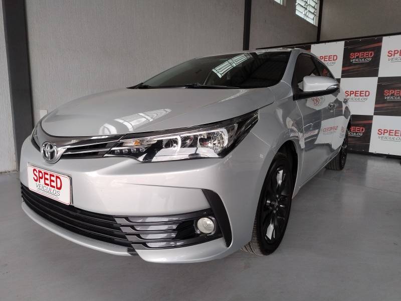 TOYOTA - COROLLA - 2019/2019 - Prata - R$ 108.900,00