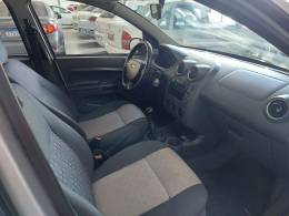 FORD - FIESTA - 2003/2004 - Branca - R$ 17.900,00