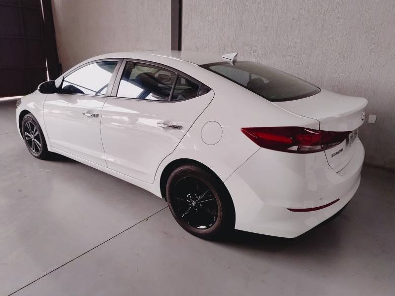 HYUNDAI - ELANTRA - 2016/2017 - Branca - R$ 81.900,00