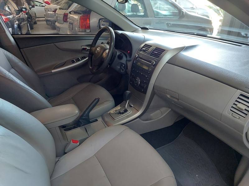 TOYOTA - COROLLA - 2011/2011 - Prata - R$ 62.900,00