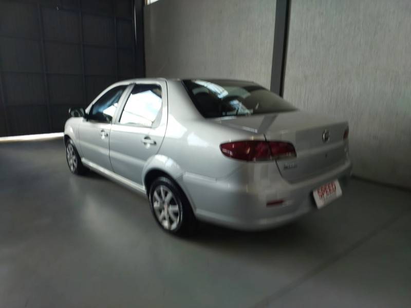 FIAT - SIENA - 2013/2013 - Prata - R$ 38.900,00